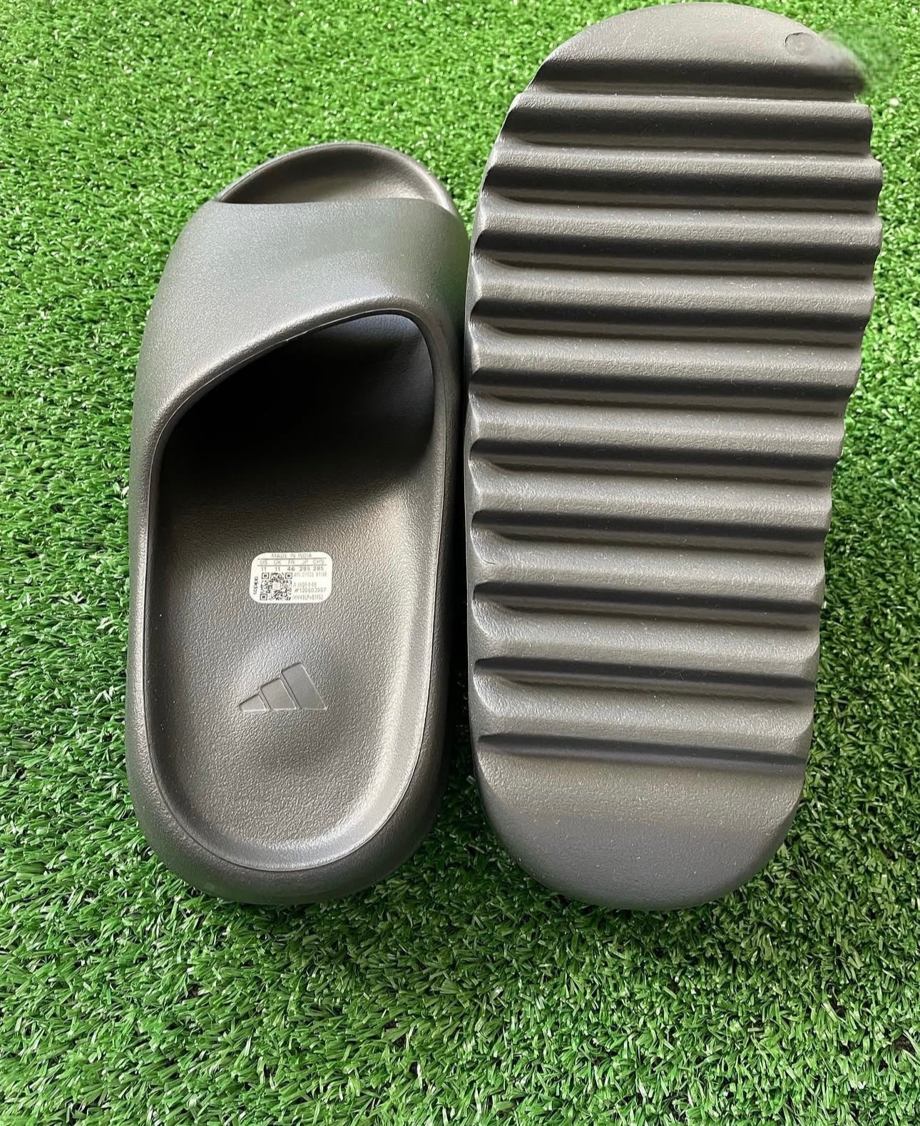 Yeezy Luxe Foam Slides