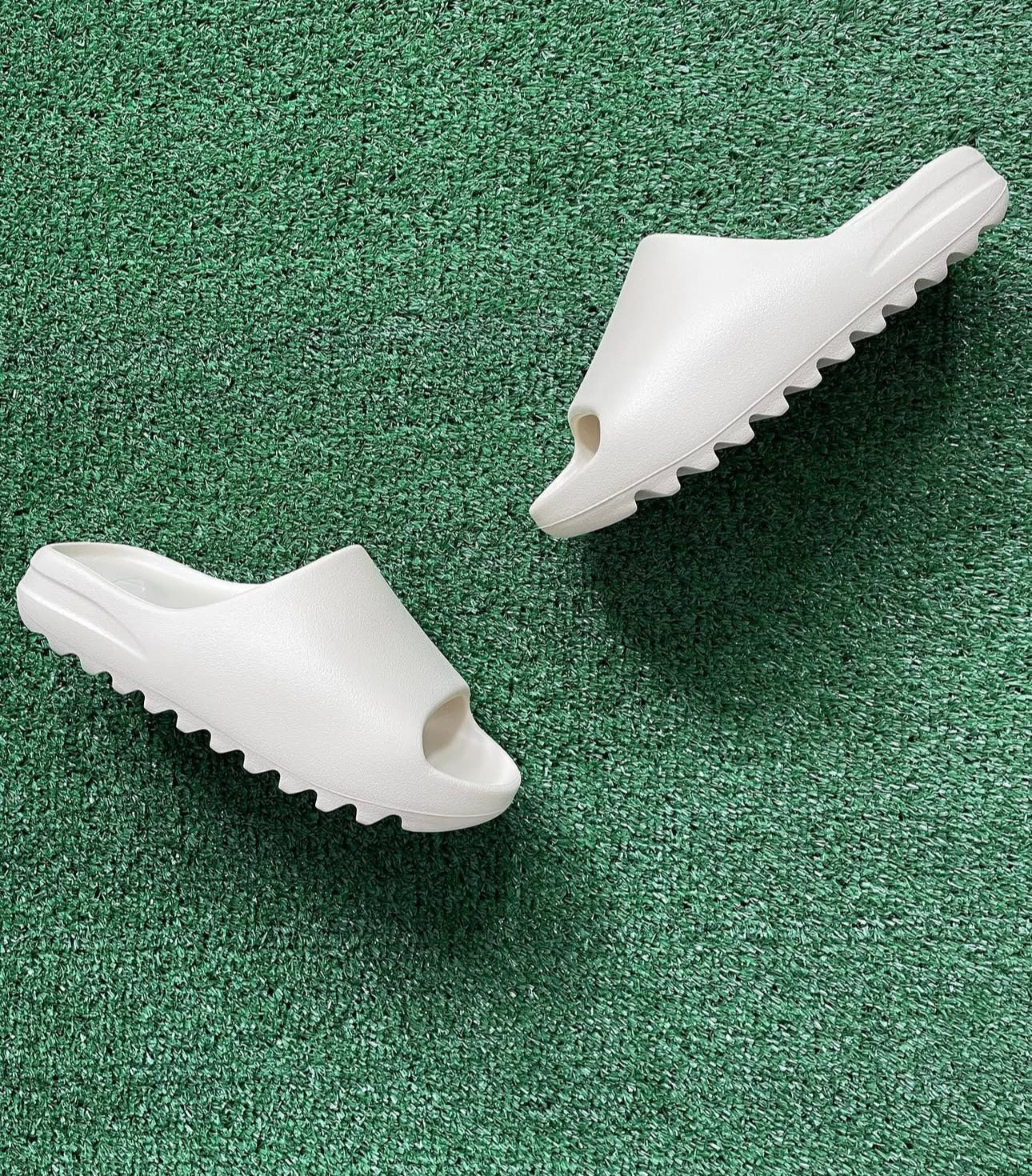 Yeezy Luxe Foam Slides