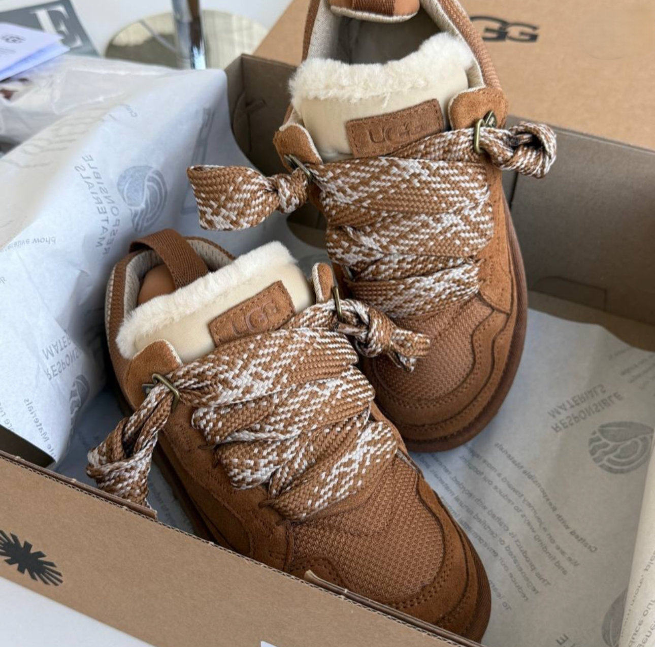 ✨UGG Low-Top Suede Sneaker