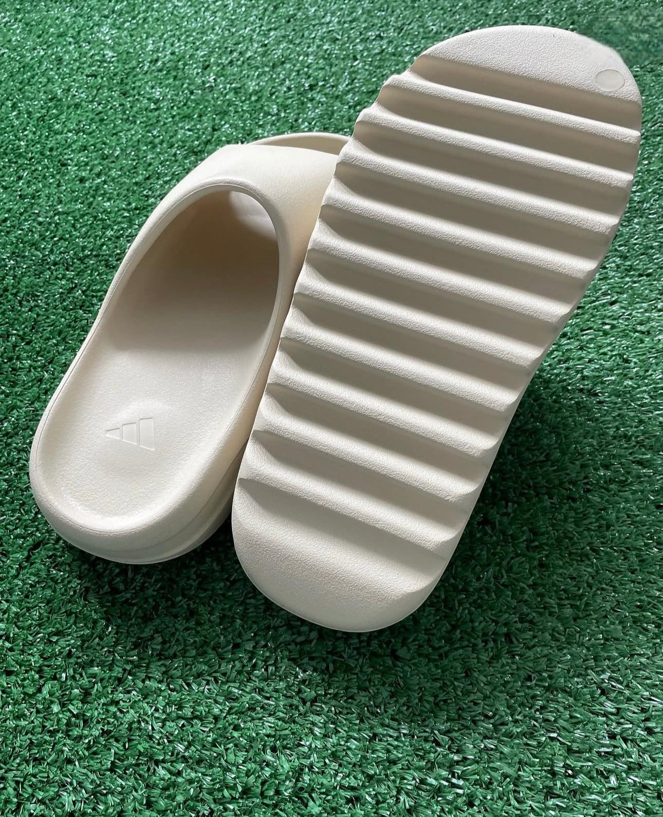 Yeezy Luxe Foam Slides